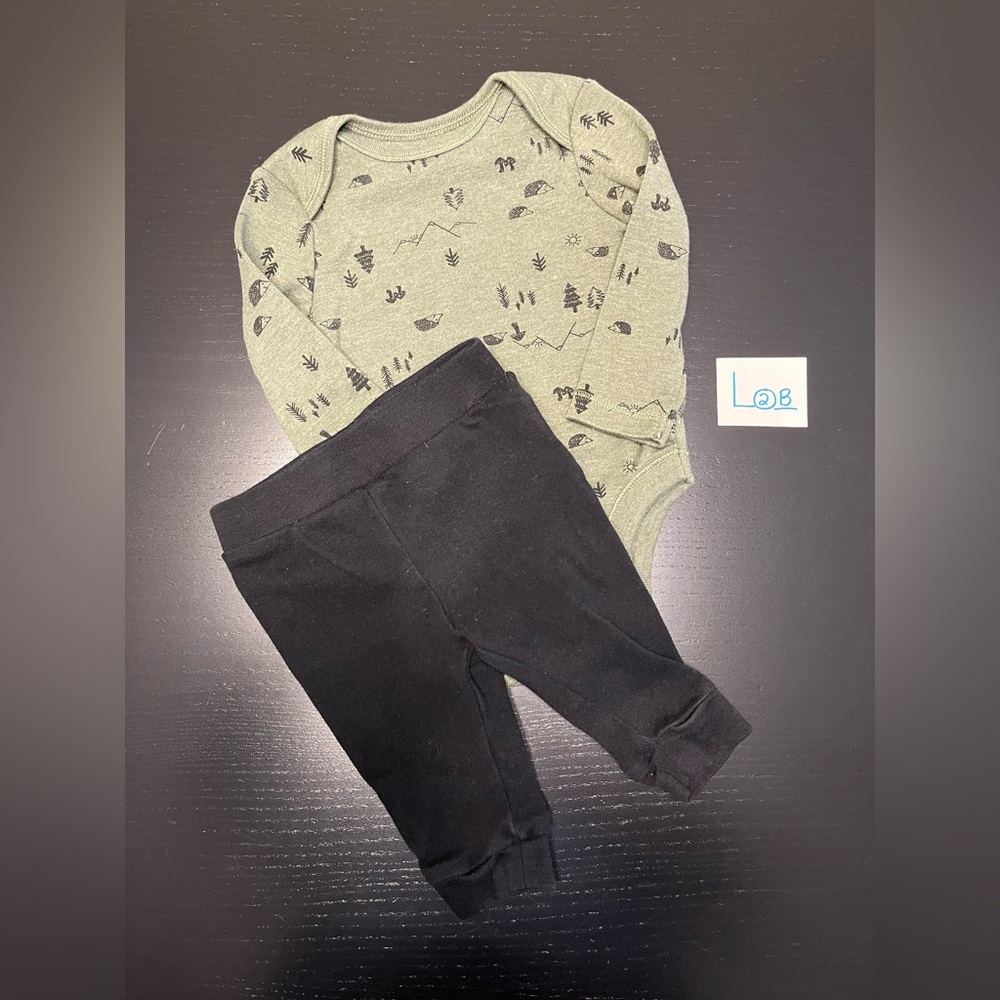 ⭐️2/$8.00⭐️ Old Navy 3-6m Gender Neutral Set